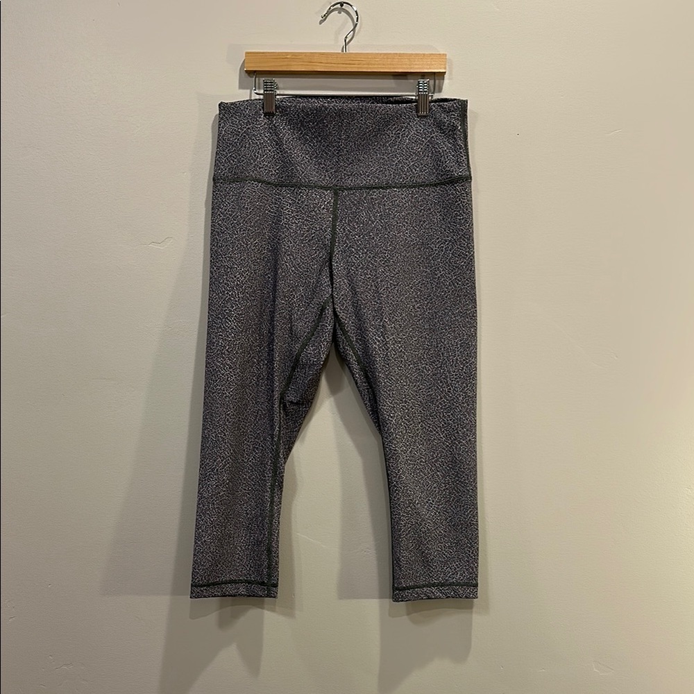 Lululemon Athletica Charcoal Cropped Leggings. Size 12.